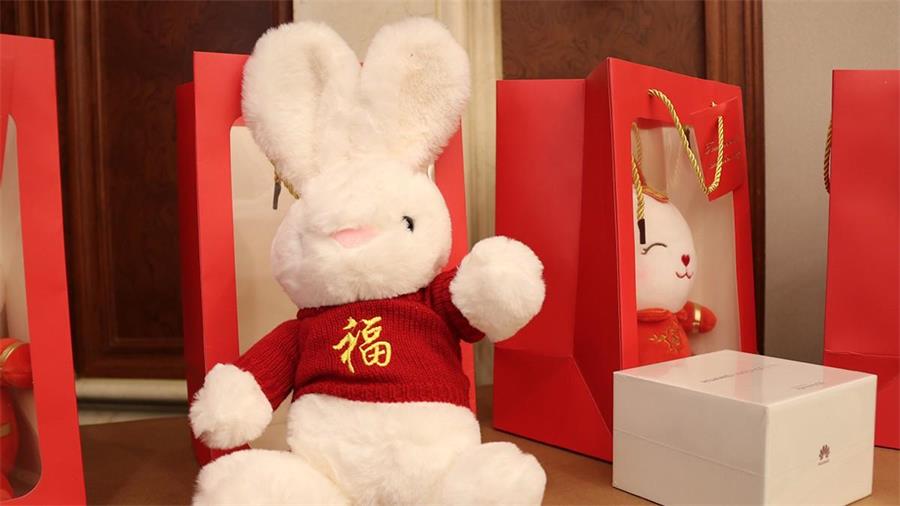 勇毅進(jìn)取，順風(fēng)飛揚(yáng) | 2023年 藍(lán)鵬測控年會  陽光普照獎 到場員工紀(jì)念玩偶